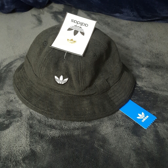 adidas Originals Men's Samstag Bucket Hat - Red FM1319 - Trade Sports